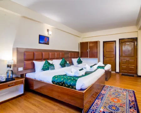 Muscatel BhumSang - 200 MTS from Mall Road Hotels in Darjeeling