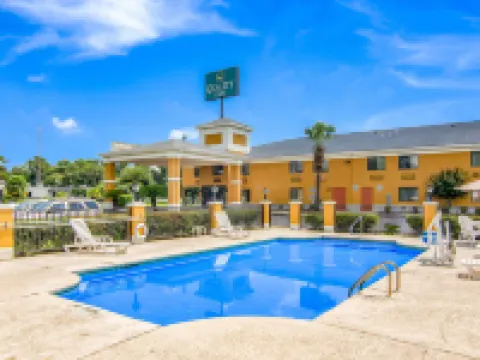 Quality Inn Near University of Mobile Hotels in Saraland