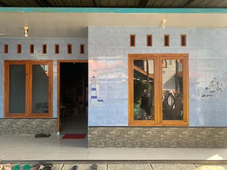 Omah Syariah 7A Bu Endang Отели в г. Wonogiri Regency