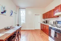 Comfy Bayonne Townhome ~ 11 Mi to NYC Attractions