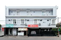 RedDoorz Syariah at Delta Sari Aloha Waru Hotels in Waru