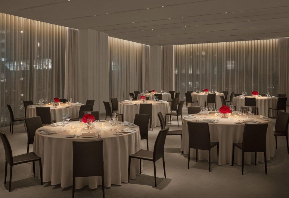 더 도쿄 에디션 도라노몬의 실내 수영장