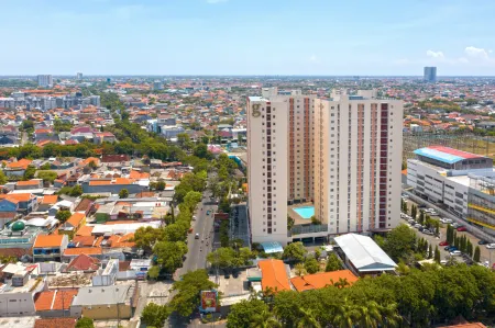 Starlight Studio at Gunawangsa Apartment Отели в г. Sukolilo