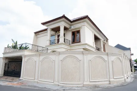 Villa Casa Baiti Syariah Malioboro Отели в г. Tegalrejo