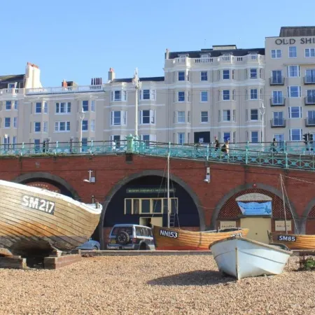 The Old Ship Hotel Отели рядом с достопримечательностью «Культурно-развлекательный центр Komedia»