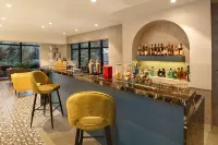 Hyatt Place Goa Candolim - bar
