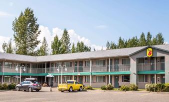 Super 8 by Wyndham Quesnel BC