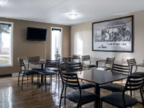 Super 8 by Wyndham Owatonna Hotel di Owatonna