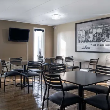 Super 8 by Wyndham Owatonna