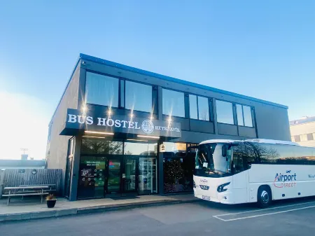 Bus Hostel Reykjavik - Reykjavik Terminal Отели рядом с достопримечательностью «Sky Lagoon»
