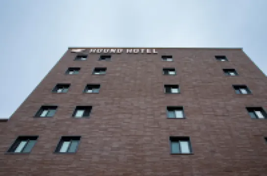 ฮาวด์โฮเทล จอนจู ด็อกจิน โรงแรมใน