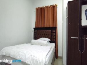 OYO 93768 Setia Budi Guest House 1