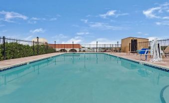 Days Inn & Suites by Wyndham Santa Rosa