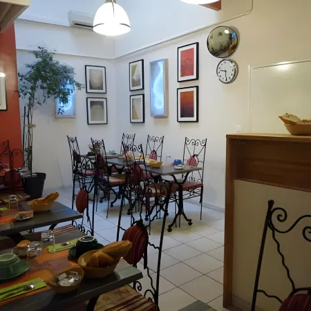 Hôtel des Arts, Artisanal et Indépendant