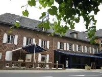 Logis Hôtel Restaurant les 2 Rives - A75, en Bordure de rivière Hotel di Les Vignes