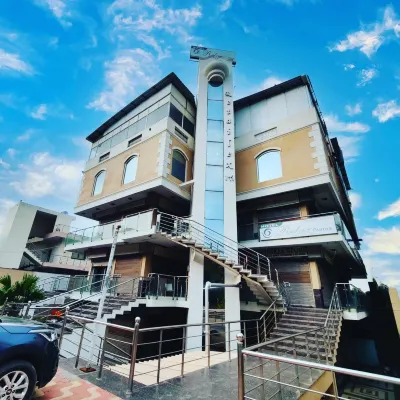 Relax Suites Hotel 써 시브 나라얀 공원 주변 호텔