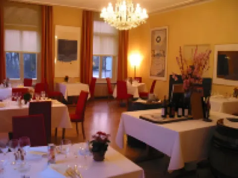 Hôtel Alpes & Lac Hotels in Neuenburg