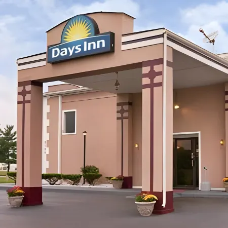 Days Inn by Wyndham Indianapolis East Post Road Отели рядом с достопримечательностью «поле для гольфа Pleasant Run»