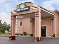 Days Inn by Wyndham Indianapolis East Post Road Hotels near Finish Line