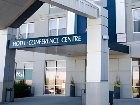 Cambridge Hotel and Conference Centre Отели рядом с достопримечательностью «Кеймбридж Скалпчер Гарден»