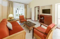 Sol Palmeras Hotels near Praia Meliã Internacional