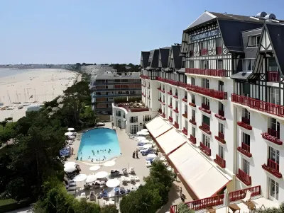 Hôtel Barrière l'Hermitage Hotels in 