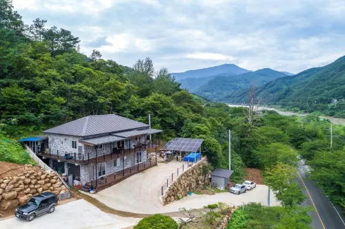 Gurye Papas Villa Pension