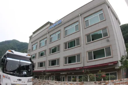 Wanju Hanawon Resort Pension