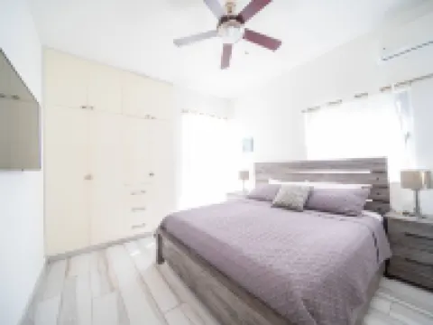 ¡Increíble villa de 2 habitaciones cerca de playas para practicar surf!