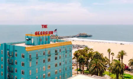 The Georgian Hotel Отели рядом с достопримечательностью «Museum of Flying»