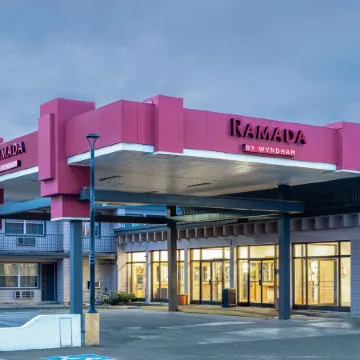 Ramada by Wyndham Thunder Bay Airlane Hotel