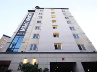 Jeonju Deokjindong Hotel Wannabe Отели рядом с достопримечательностью «Парк Токчин»