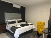 Busa House Self-Catering guest house & Caravan Park
