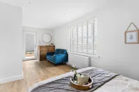Coombe Bank - Seaboard Spirit, Contemporary Chic with Parking Close to Beach