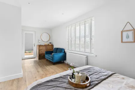 Coombe Bank - Seaboard Spirit, Contemporary Chic with Parking Close to Beach