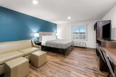 WoodSpring Suites Kansas City Airport Hotels in Pettis Township