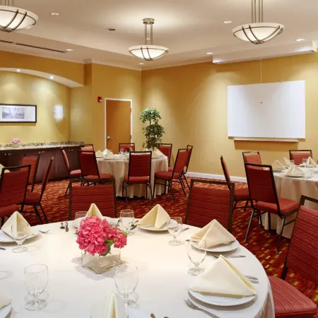 Courtyard by Marriott Pittsburgh West Homestead/Waterfront