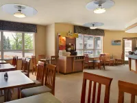 Super 8 by Wyndham Emmetsburg