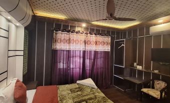 Hotel York (5 Mins Walk to Dal Lake)