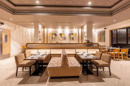 Park Inn by Radisson New Delhi Lajpat Nagar Отели рядом с достопримечательностью «Krishnas Collection Art Gallery»