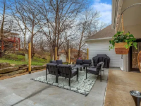 The Woodbriar, close to Hard Rock Casino, downtown Tulsa/BOK + patio w/fire pit Hotels in Catoosa