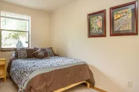 Lakefront 2 bedroom retreat