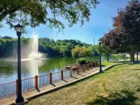 Renovated Retreat: King Bed - Fire Pit - Metroparks Access