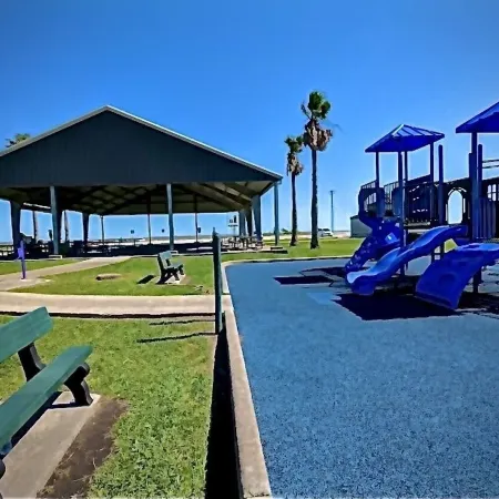 Quiet & Cozy: Close to Galveston Bay & Kemah , Galveston &  NASA Space center