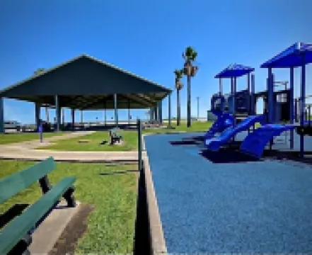 Quiet & Cozy: Close to Galveston Bay & Kemah , Galveston &  NASA Space center