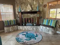 Cozy Water Front 2 bedroom 2 bathroom Home with Lake Access