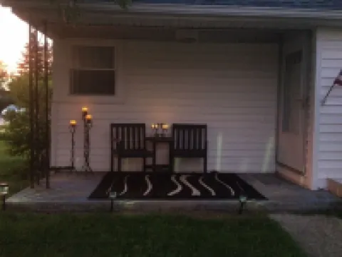 Clean Modern Home,Cozy MINUTES to Airport  and Downtown