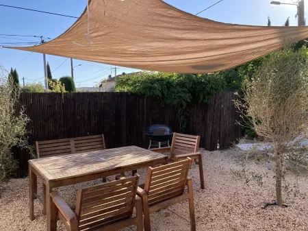 A 5-minute walk from the port! Apartment with garden Отели рядом с достопримечательностью «Mas Provencal La Richaude»