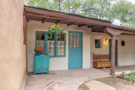 Historic Home of Taos Artist -Peak Season Dates Available! Best Location Отели в г. Таос