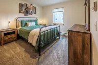 Yellowstone Retreat Rentals U1: two blocks from Yellowstone!